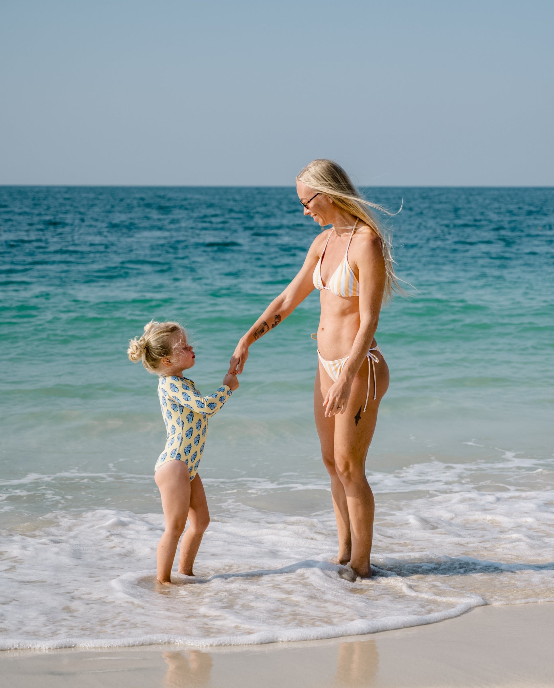 BAÑADOR NIÑA MANGA LARGA - Sunny Shells