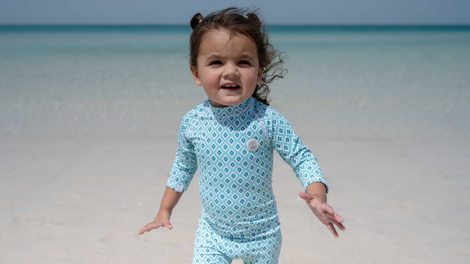 ¿Por que la piel de mi hijo es mas sensible a la exposición solar?