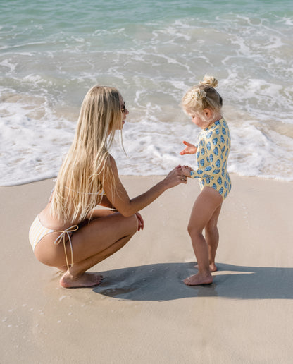 BAÑADOR NIÑA MANGA LARGA - Sunny Shells